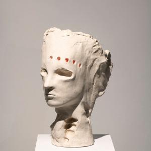 Piccola testa illuminata 16, 2015,  Terracotta e luci led, 14x24x20cm