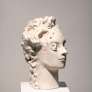 Piccola testa illuminata 11, 2015,  Terracotta e luci led, 14x24x20cm