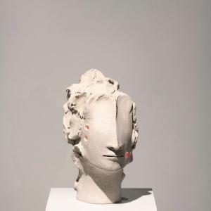 Piccola testa illuminata 9,  2015,  Terracotta e luci led , 12x20x15cm