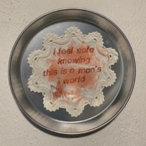 I feel safe, 2023, Inchiostro e ceretta epilatoria su centrino da Corredo, 25cm