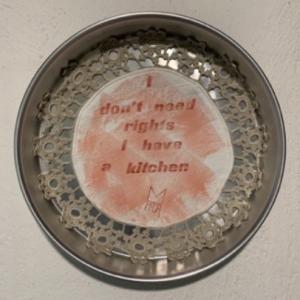 I have a kitchen, 2023, Inchiostro e ceretta epilatoria su centrino da Corredo, 30cm