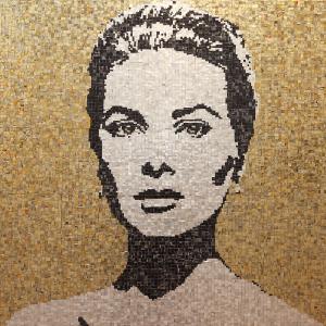 Golden Grace, 2021, Tessere d'alluminio e colla su tela, 100x100cm