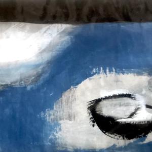 L'Intruso, 2024, China e pigmenti naturali su carta, 70x48cm